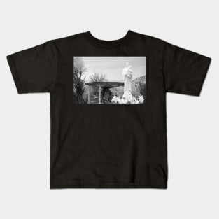 El Santuario de Chimayo Sculpture Garden 2 Kids T-Shirt